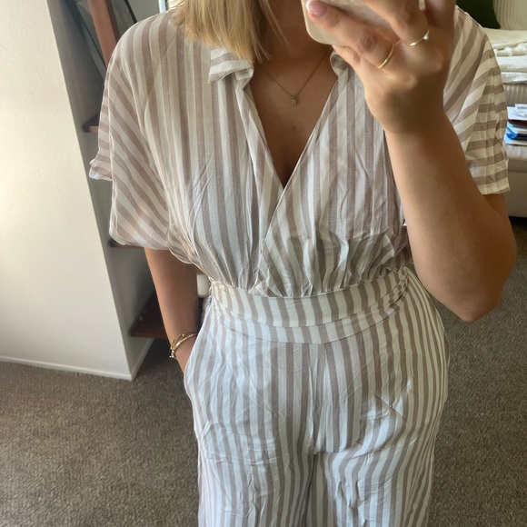 Matching set beige and white in small! - Picture 2 of 4